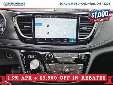 2026 Chrysler Pacifica Select