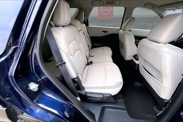 2022 Nissan Pathfinder SV