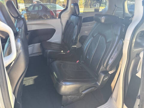 2017 Chrysler Pacifica Touring-L