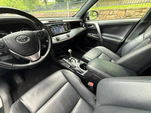 2017 Toyota RAV4 Hybrid SE