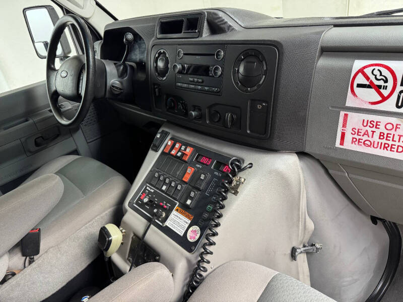 2010 Ford E-Series E-450 SD