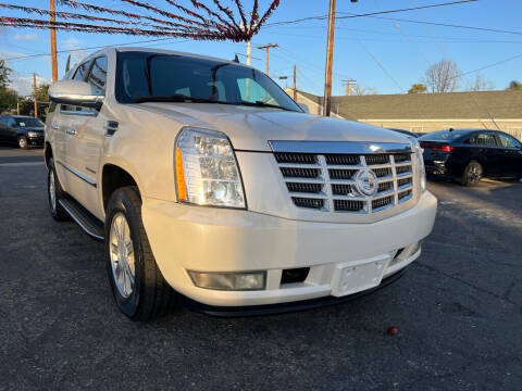 2010 Cadillac Escalade for sale at Tristar Motors in Bell CA