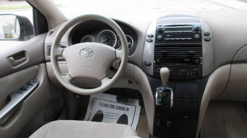 2008 Toyota Sienna null photo 32