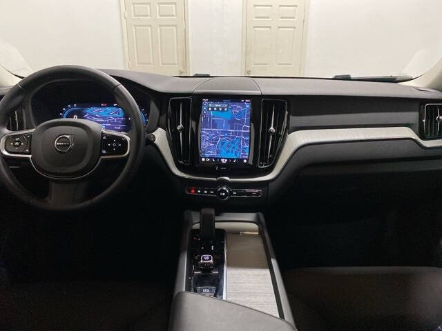 2025 Volvo XC60 B5 Plus Dark Theme