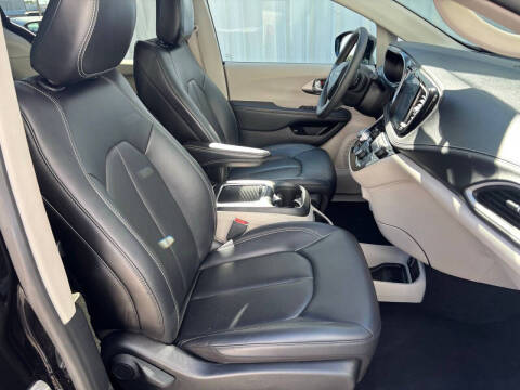 2024 Chrysler Pacifica Plug-In Hybrid Select