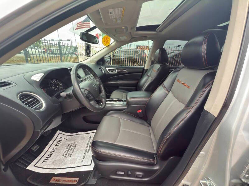 2020 Nissan Pathfinder SL