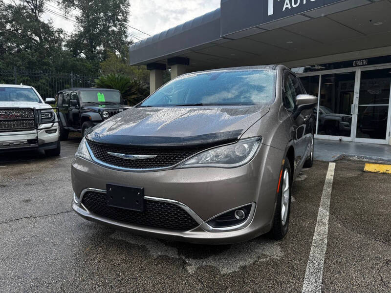 2017 Chrysler Pacifica Touring-L