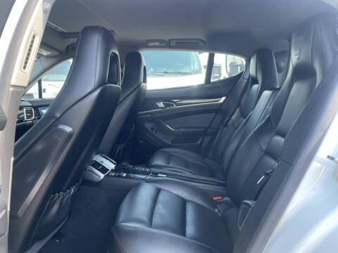 2016 Porsche Panamera