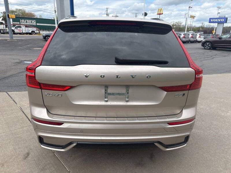 2023 Volvo XC60 B5 Plus Dark Theme