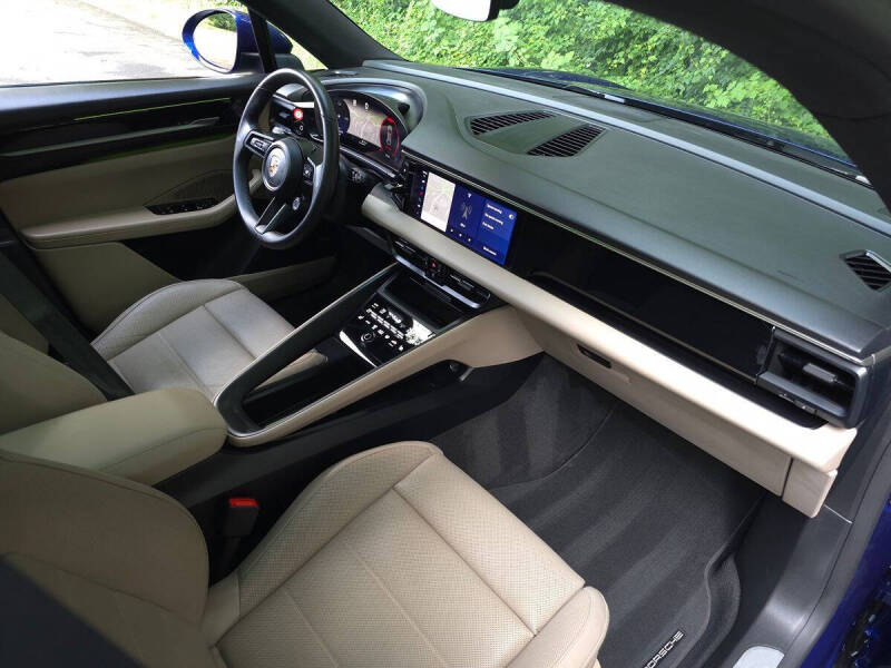 2025 Porsche Macan 4S Electric