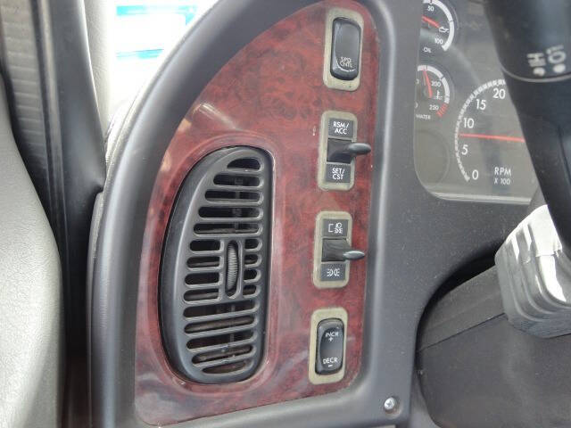 2013 Freightliner M2 106