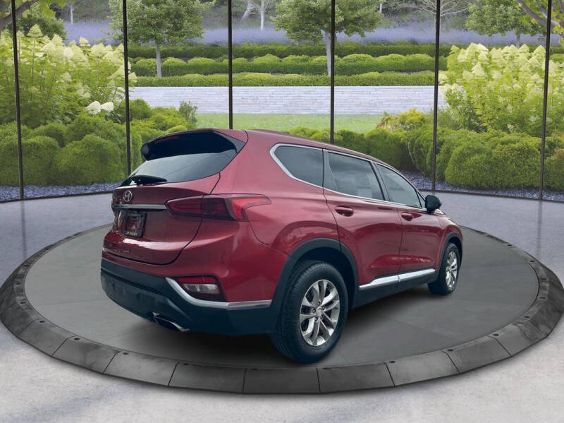 2019 Hyundai Santa Fe SE photo 3