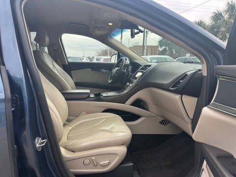 2019 Lincoln Nautilus Select