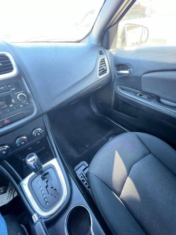 2013 Dodge Avenger SE