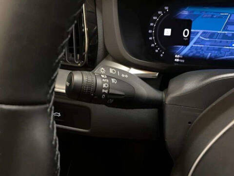 2025 Volvo XC60 B5 Core Dark Theme