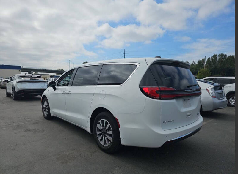 Used 2023 Chrysler Pacifica Hybrid Touring L with VIN 2C4RC1L78PR611763 for sale in Everett, WA