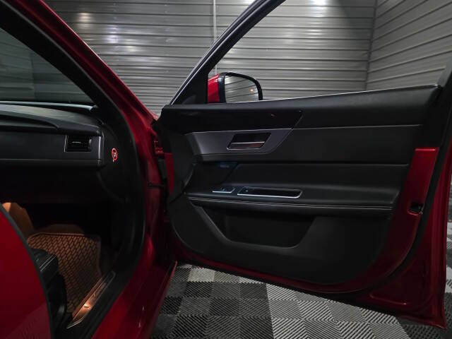 2017 Jaguar XF 35t R-Sport