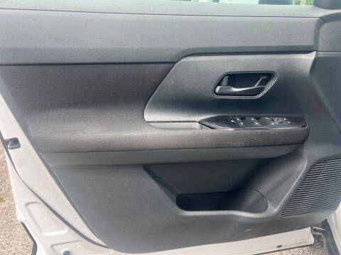 2025 Nissan Kicks S