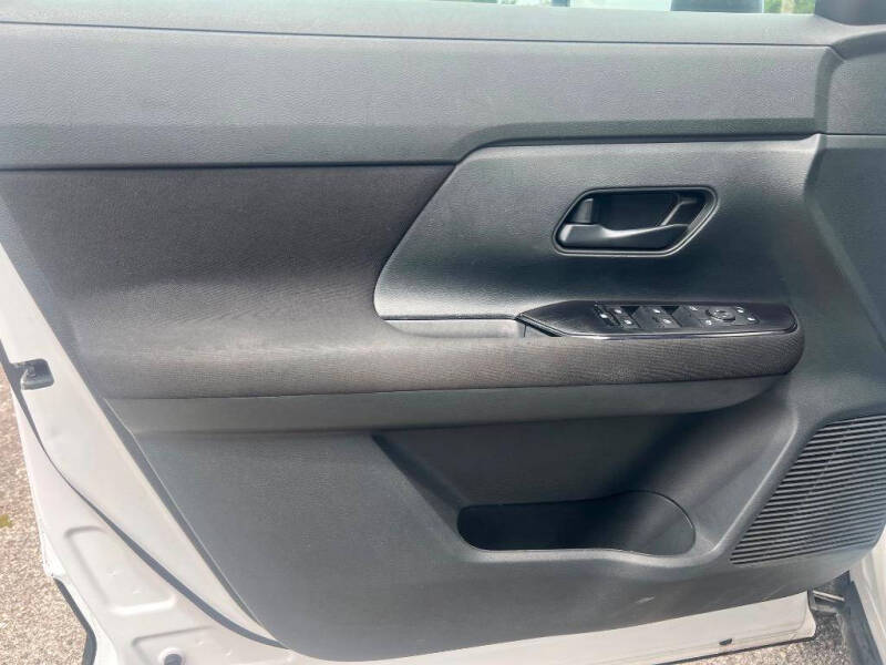 2025 Nissan Kicks S