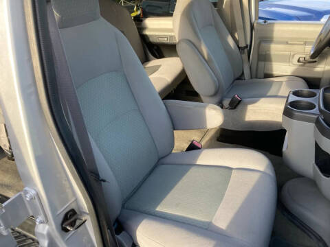 2013 Ford E-Series E-350 SD XLT