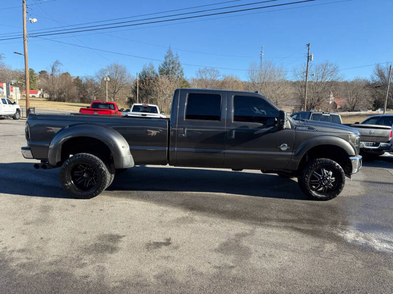 2016 Ford F-350 Super Duty Lariat photo 5