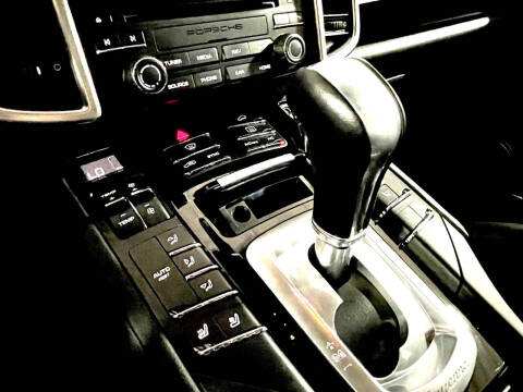 2018 Porsche Cayenne Platinum Edition
