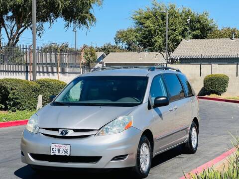 2006 Toyota Sienna for sale at United Star Motors in Sacramento CA