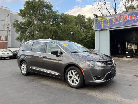 2017 Chrysler Pacifica Touring-L Plus