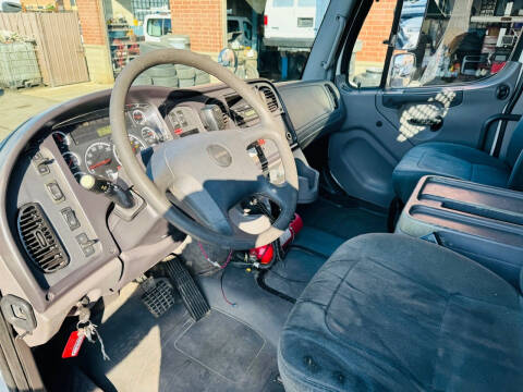 2008 Freightliner M2 106