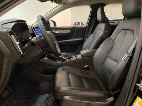 2025 Volvo XC40 B5 Core Bright Theme