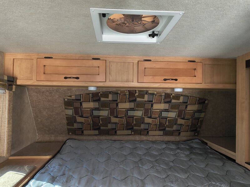 2015 Adventurer 86SBS