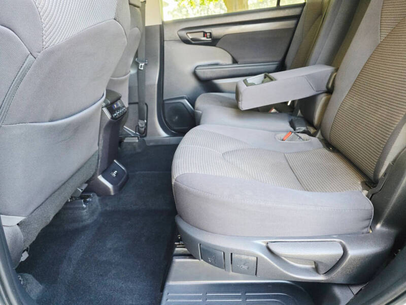 2020 Toyota Highlander LE