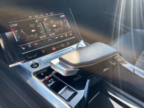 2022 Audi e-tron quattro Premium Plus