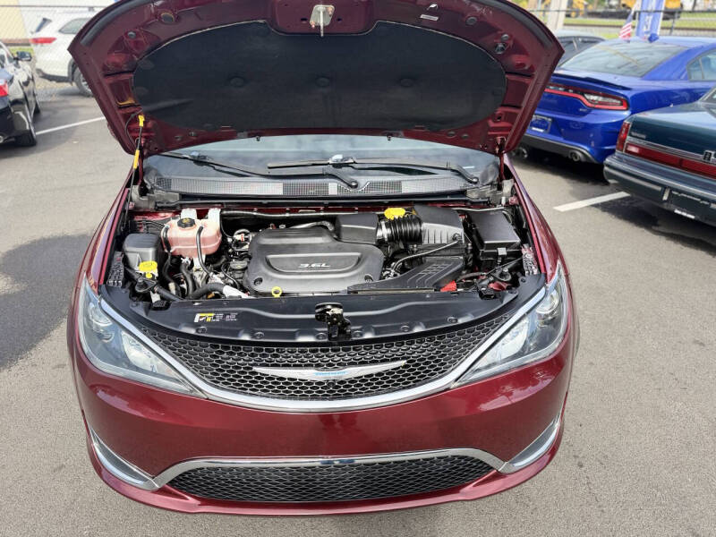 2017 Chrysler Pacifica Touring-L