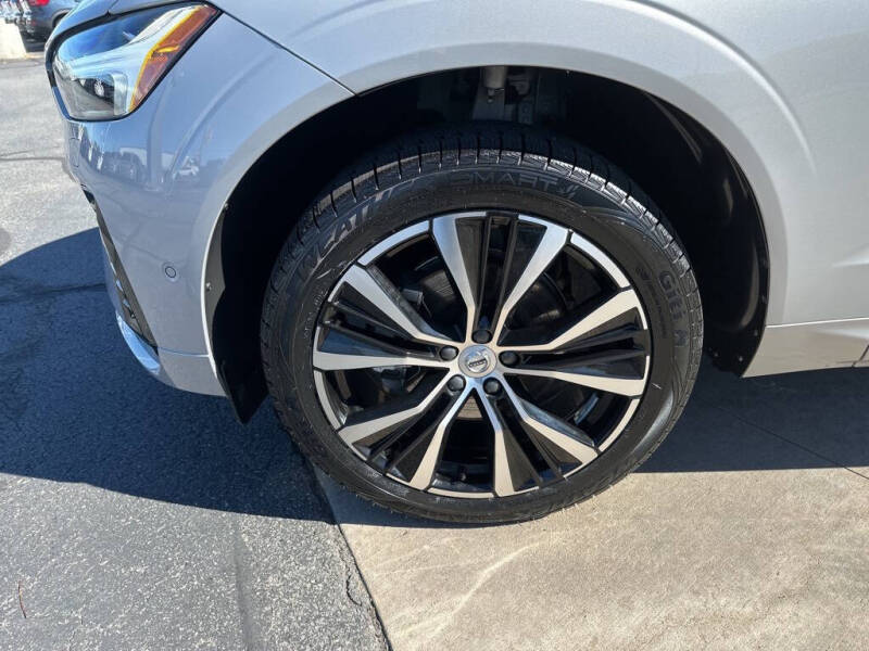 2023 Volvo XC60 B5 Plus Dark Theme