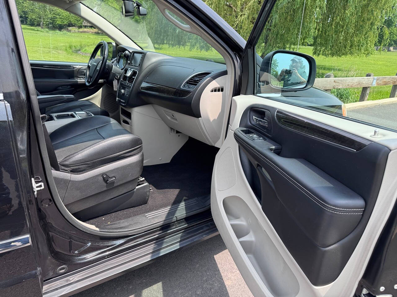 2014 Chrysler Town and Country 11