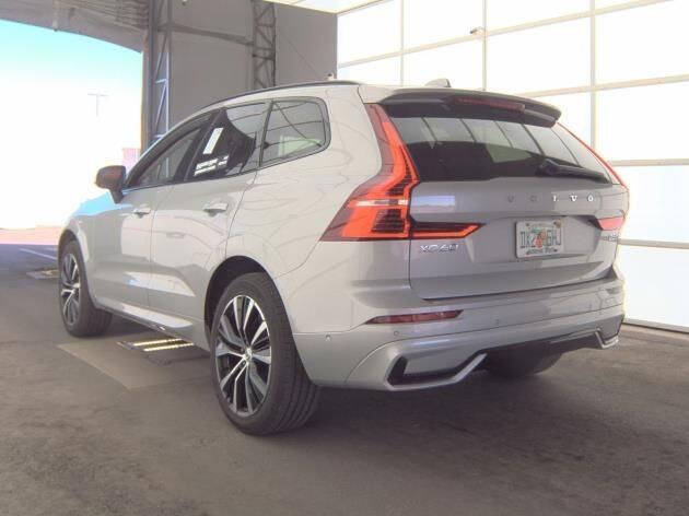 2025 Volvo XC60 B5 Plus Dark Theme