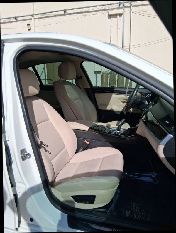 2012 BMW 5 Series 528i