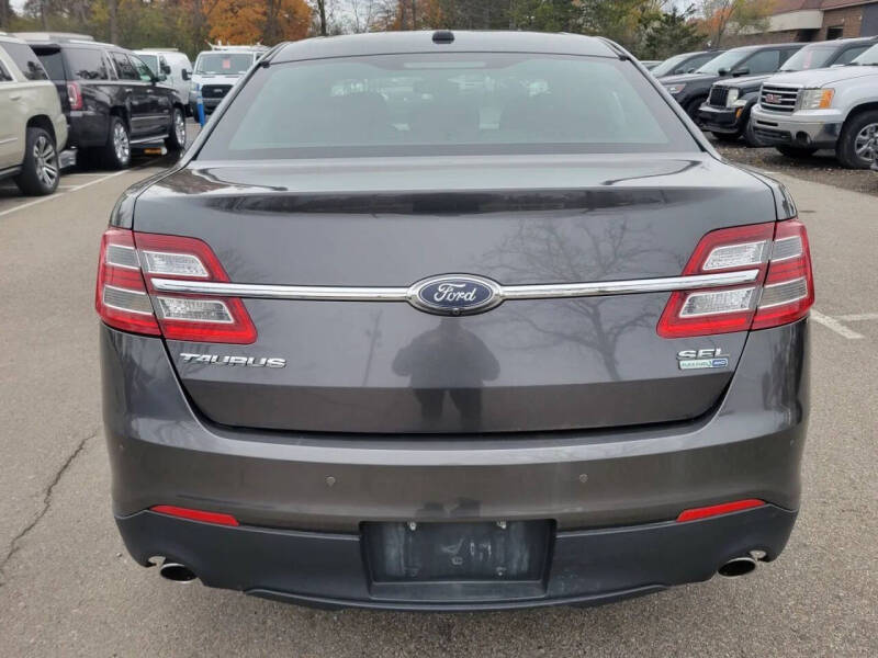2017 Ford Taurus SEL