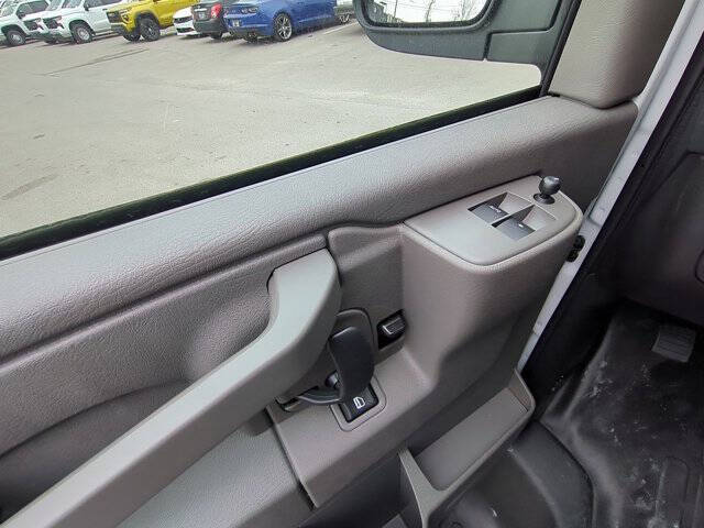 2025 Chevrolet Express 2500