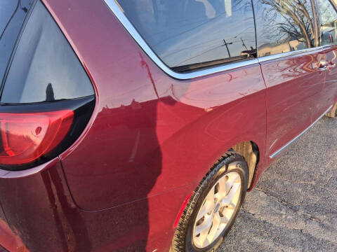 2017 Chrysler Pacifica Touring-L