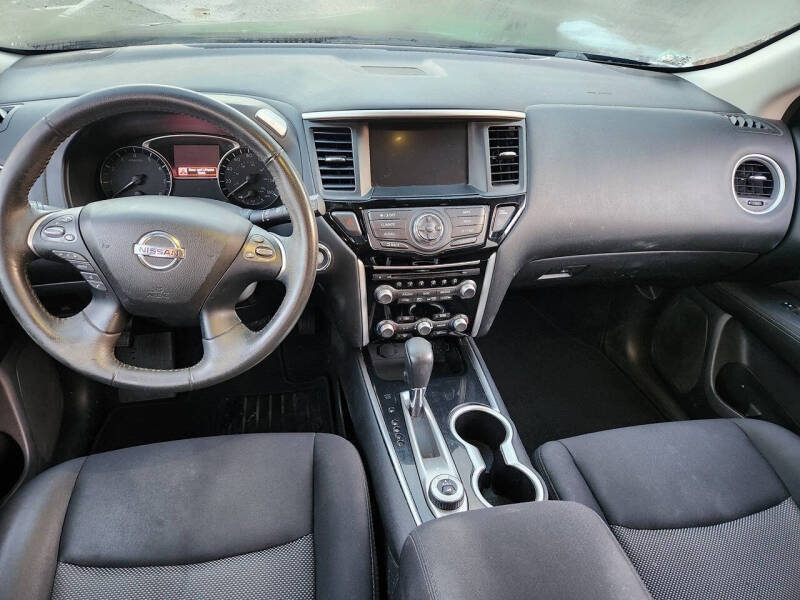 2017 Nissan Pathfinder SV