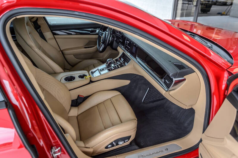 2018 Porsche Panamera 4