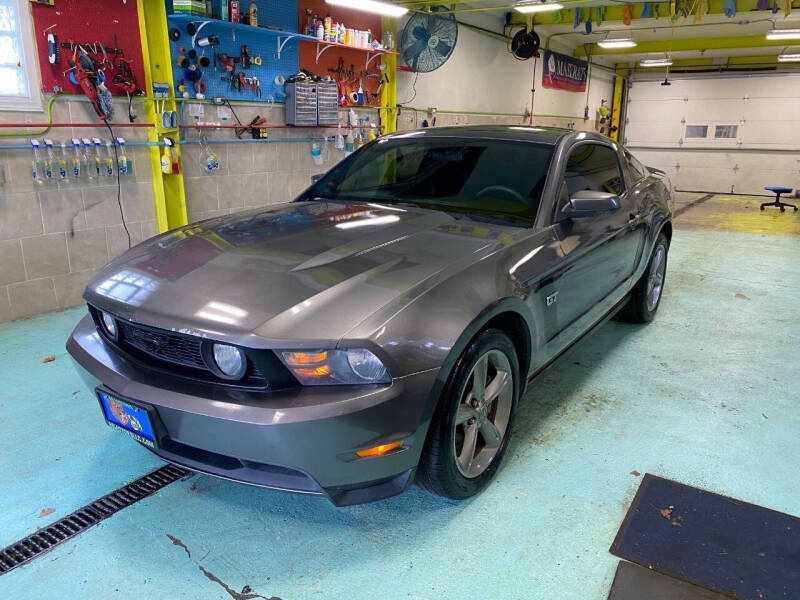 2010 Ford Mustang GT photo 2