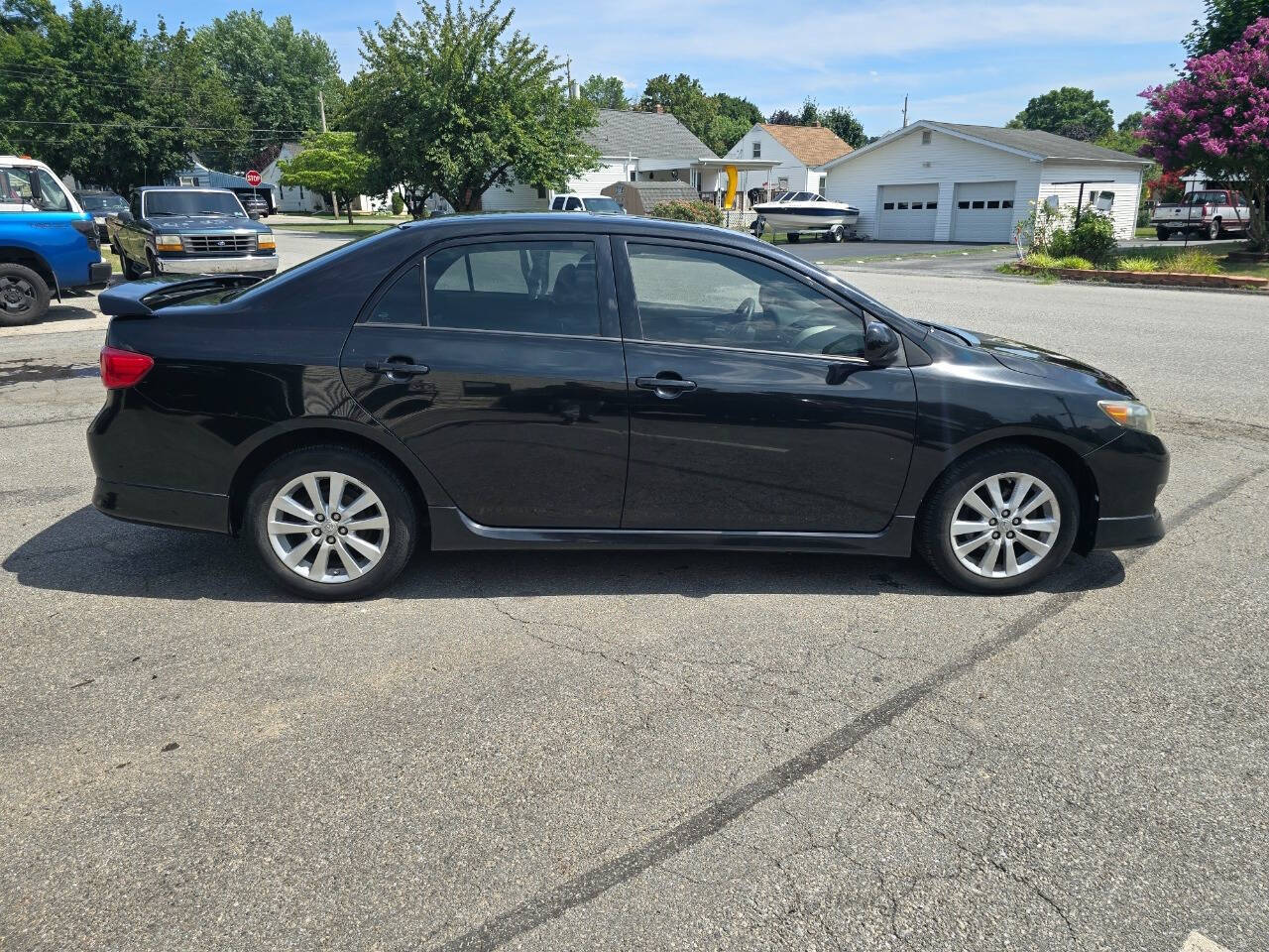 2009 Toyota Corolla for sale at QUEENSGATE AUTO SALES in York, PA