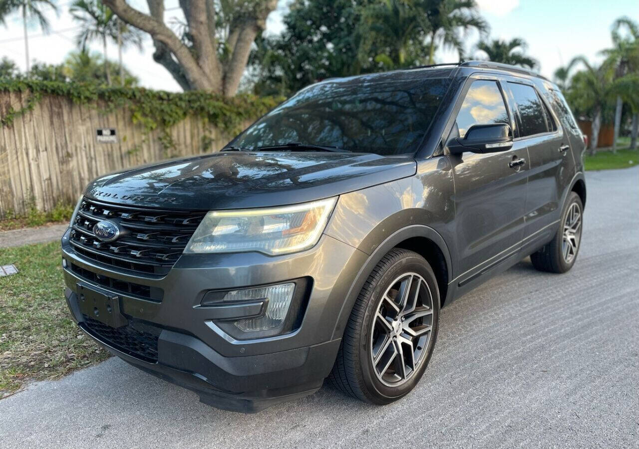 2016 Ford Explorer  - $18,915