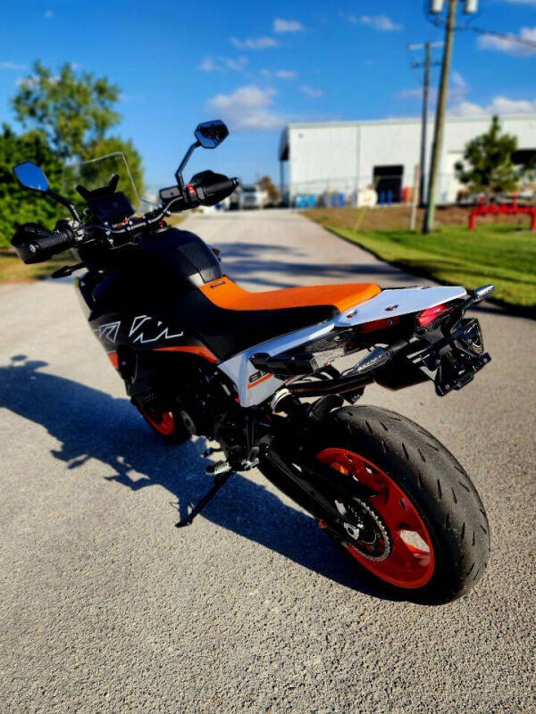 2024 KTM 890 SMT