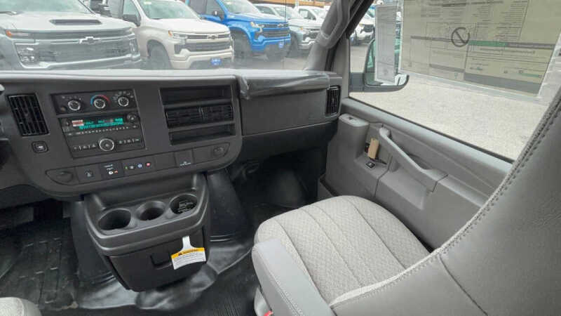 2025 Chevrolet Express 2500