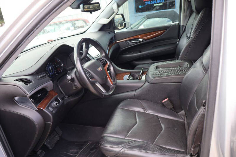 2017 Cadillac Escalade Luxury