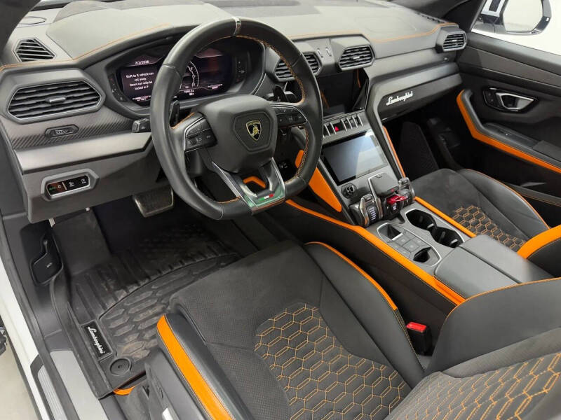 2022 Lamborghini Urus